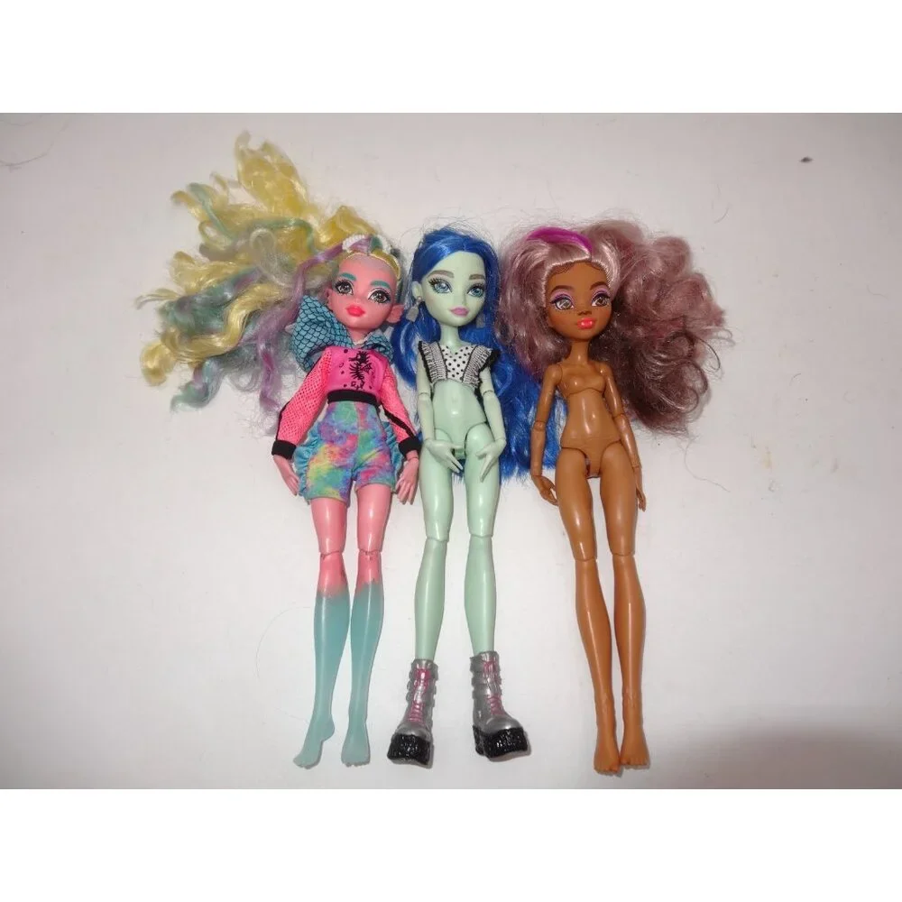 Monster High Clawdeen Wolf 2022 Ghoulia Yelp 2022 and‎ Lagoona Blue 2021